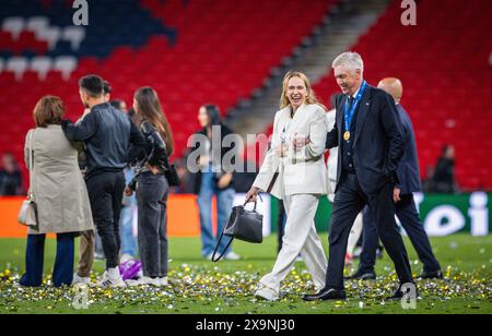 Londra, Inghilterra. 1 giugno 2024. Allenatore Carlo Ancelotti (Real) e sua moglie Mariann Barrena McClay Borussia Dortmund - Real Madrid Champions League Final 01.06.2024 crediti: Moritz Muller/Alamy Live News Foto Stock