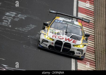 01 giugno 2024, Renania-Palatinato, Nürburg: La BMW M4 GT3 del team ROWE con i piloti Raffaele Marciello, Maxime Martin, Marco Wittmann e Augusto Farfus si sfideranno nella 24 ore di gara sul Nordschleife del Nürburgring. Foto: Silas Stein/dpa Foto Stock