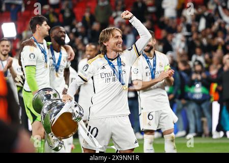 Luka Modric (Real), 1 GIUGNO 2024 - calcio: Modric festeggia dopo aver vinto la finale di UEFA Champions League 2024 a Londra tra il Borrusia Dortmund 0-2 Real Madrid CF allo stadio Wembley di Londra, Inghilterra. (Foto di Mutsu Kawamori/AFLO) Foto Stock