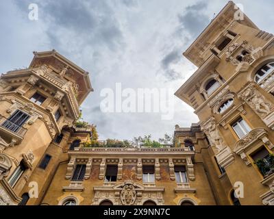 Palazzo degli Ambasciatori in zona Coppedè, un complesso di edifici in stile Liberty nel quartiere Trieste di Roma, costruito tra il 1915 e il 1927 - Roma, Italia Foto Stock