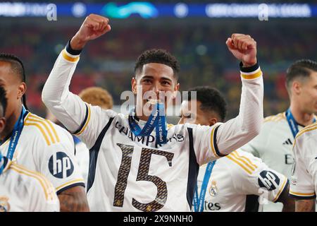 Londra, Regno Unito. 1 giugno 2024. Jude Bellingham (Real) calcio: Bellingham festeggia dopo aver vinto la finale di UEFA Champions League 2024 a Londra tra il Borrusia Dortmund 0-2 Real Madrid CF allo Stadio di Wembley a Londra, Inghilterra . Crediti: Mutsu Kawamori/AFLO/Alamy Live News Foto Stock