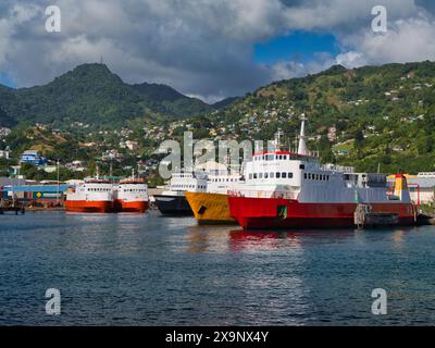 Kingstown, St Vincent - gennaio 29 2024: Traghetti interinsulari ormeggiati a Kingstown, St Vincent nei Caraibi. Foto Stock
