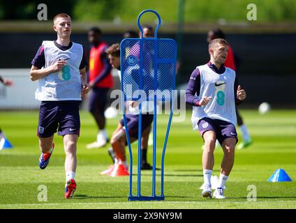 Adam Wharton e Kieran Trippier inglesi durante una sessione di allenamento al Rockliffe Park, nella contea di Durham. Data foto: Domenica 2 giugno 2024. Foto Stock