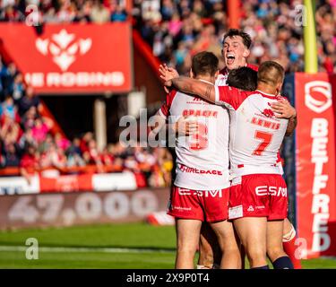 Hull, Regno Unito. 1 giugno 2024. Betfred Superleague: Hull KR V Leigh Leopards. Niall Evalds di Hull KR e compagni di squadra celebrano la sua prova. Credito Paul Whitehurst/PBW Media/Alamy Live News Foto Stock