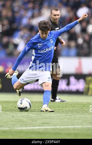 Genk, Belgio. 2 giugno 2024. Konstantinos Karetsas di Genk in azione durante una partita di calcio tra il KRC Genk e il KAA Gent, domenica 2 giugno 2024 a Genk, una partita di play-off in Europa per un posto nella competizione di calcio europea della prossima stagione, al termine della prima divisione del campionato belga 'Jupiler Pro League' 2023-2024. BELGA FOTO JOHAN EYCKENS credito: Belga News Agency/Alamy Live News Foto Stock