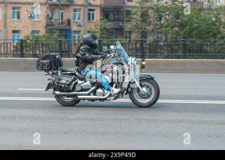 Mosca, Russia - 26 maggio 2024: Una vivace sfilata di motociclisti che mostra lo spirito degli appassionati di motociclette. Foto Stock