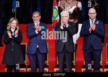 Il presidente del Consiglio Giorgia Meloni, il presidente del Senato Ignazio la Russa, il Presidente della Repubblica Sergio Mattarella e il presidente della camera Lorenzo Fontana durante la rivista militare in occasione della Festa della Repubblica a Roma, domenica, 2 giugno 2024 (foto Roberto Monaldo/LaPresse) primo Ministro Giorgia Meloni, il presidente del Senato Ignazio la Russa, il presidente della Repubblica Sergio Mattarella e il presidente della camera dei deputati Lorenzo Fontana durante la parata militare in occasione della Festa della Repubblica a Roma, domenica 2 giugno 2024 (foto di R Foto Stock