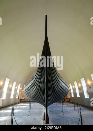 Antica nave nel Museo delle navi vichinghe di Oslo, Norvegia Foto Stock