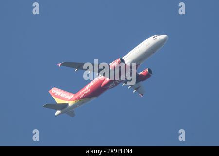 Chiangmai, Thailandia - novembre 28 2023: HS-VKF A320-200 della compagnia aerea Thai Vietjet. Decolla dall'aeroporto internazionale di Chiang mai all'aeroporto di Bangkok. Foto Stock