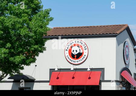 Houston, Texas, USA - 14 aprile 2024: Un ristorante Panda Express a Houston, Texas, USA. Foto Stock