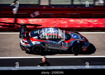 Imola, Italia. 1 giugno 2024. Il pilota italiano del team Ebimotors Gnemmi Paolo gareggia durante le qualifiche della Porsche Carrera Cup Italia all'Enzo e Dino Ferrari International Racetrack. (Foto di Luca Martini/SOPA Images/Sipa USA) credito: SIPA USA/Alamy Live News Foto Stock