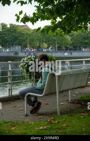 Persone che si rilassano, giocano e si divertono nelle strade, divertimento Limerick, Irlanda settembre 17,2024 Foto Stock