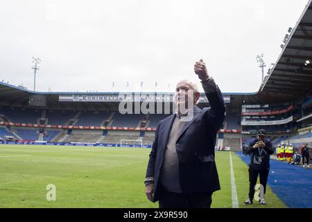 Genk, Belgio. 2 giugno 2024. Il presidente uscente di Gent Ivan De Witte celebra, dopo una partita di calcio tra KRC Genk e KAA Gent, domenica 2 giugno 2024 a Genk, una partita di play-off in Europa per un posto nella competizione di calcio europea della prossima stagione, alla fine del 2023-2024 'Jupiler Pro League' prima divisione del campionato belga. BELGA FOTO KRISTOF VAN ACCOM credito: Belga News Agency/Alamy Live News Foto Stock