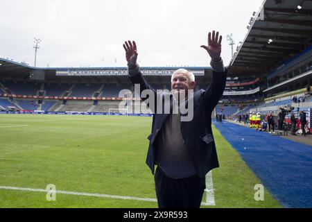 Genk, Belgio. 2 giugno 2024. Il presidente uscente di Gent Ivan De Witte celebra, dopo una partita di calcio tra KRC Genk e KAA Gent, domenica 2 giugno 2024 a Genk, una partita di play-off in Europa per un posto nella competizione di calcio europea della prossima stagione, alla fine del 2023-2024 'Jupiler Pro League' prima divisione del campionato belga. BELGA FOTO KRISTOF VAN ACCOM credito: Belga News Agency/Alamy Live News Foto Stock