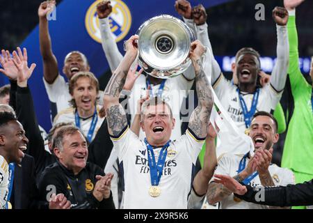 Londra, Regno Unito. 1 giugno 2024. Giocatori del Real Madrid visti durante la cerimonia della medaglia della finale di UEFA Champions League tra Borussia Dortmund e Real Madrid allo stadio di Wembley a Londra, Regno Unito punteggio finale; Borussia Dortmund 0:2 Real Madrid crediti: SOPA Images Limited/Alamy Live News Foto Stock