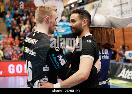 DAS Torhueter-Duo Mario Ruminsky (HBW Balingen-Weilstetten, #01) und Mohamed El-Tayar (HBW Balingen-Weilstetten, #12) HBW Balingen-Weilstetten (HBW) vs. HSV Hamburg (HSVH), Handball, Maenner, Liqui Moly Handball Bundesliga (HBL), 34. Spieltag, Spielzeit 2023/2024, 02.06.2024 foto: Eibner-Pressefoto/Oliver Schmidt Foto Stock