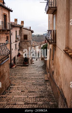 Vicoli del centro storico di Rivisondoli Foto Stock