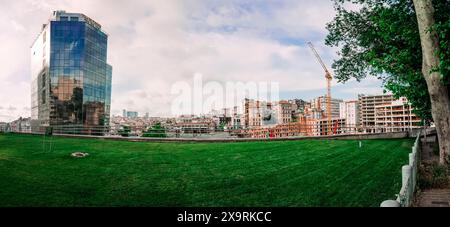 Un'area verde panoramica a pochi metri da Piazza Taksim a Istanbul Foto Stock