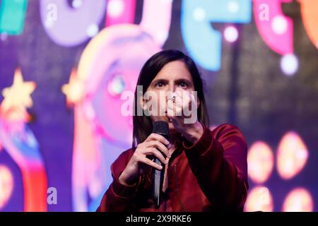 Roma, Italia. 2 giugno 2024. Elly Schlein sul palco dibattiti della comunità LGBTQ alla Pride Croisette - Roma, Italia - domenica, 2 giugno 2024 (foto Cecilia Fabiano/LaPresse) Elly Schlein alla Pride Croisette il villaggio per il partito e i dibattiti della comunità politica LGBTQ - politica - Roma, Italia - domenica 2 giugno 2024 (foto Cecilia Fabiano/LaPresse) credito: LaPresse/Alamy Live News Foto Stock