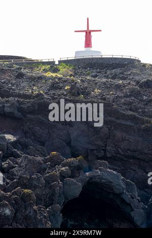 Mulino a vento con caratteristiche uniche della parrocchia delle Azzorre di Urzelina. Isola di São Jorge-Azzorre-Portogallo. Foto Stock