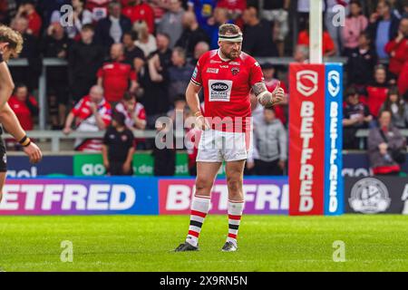 Salford, Manchester, Regno Unito. 2 giugno 2024. Super League Rugby: Salford Red Devils vs London Broncos al Salford Community Stadium. BRAD SINGLETON con i pollici fino al suo compagno di squadra. Credito James Giblin/Alamy Live News. Foto Stock