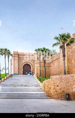 Rabat, Marocco - 23 marzo 2024: Porta d'accesso alla Kasbah degli Oudayas a Rabat, Marocco Foto Stock