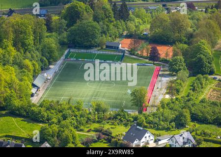 Vista aerea, stadio di calcio, campo sportivo Ostwig, campi da tennis, Ostwig, Bestwig, Sauerland, Renania settentrionale-Vestfalia, Germania, foto aerea, sta di calcio Foto Stock