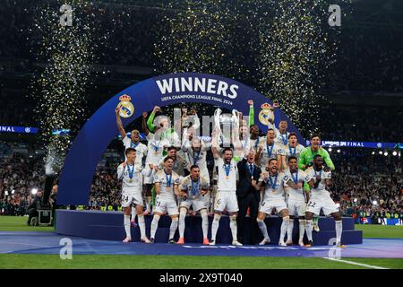 I giocatori del Real Madrid festeggiano durante la finale di Champions League 2024 tra il Borussia Dortmund e il Real Madrid (Maciej Rogowski) Foto Stock