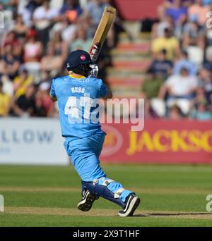 NORTHAMPTON, REGNO UNITO. 2 giugno 2024. DOM BESS dello Yorkshire durante il T20 Vitality Blast match tra Northamptonshire Steelbacks e Yorkshire Vikings al County Ground di Northampton, Inghilterra Foto Stock