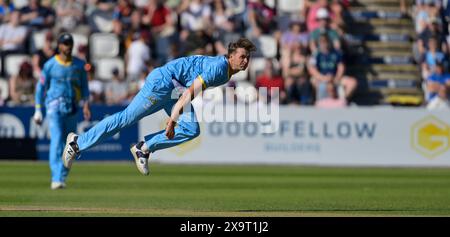 NORTHAMPTON, REGNO UNITO. 2 giugno 2024. DOMINIC LEECH Bowls per lo Yorkshire T20 Vitality Blast match tra Northamptonshire Steelbacks e Yorkshire Vikings al County Ground di Northampton, Inghilterra Credit: PATRICK ANTHONISZ/Alamy Live News Foto Stock