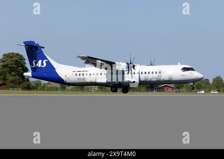 Copenaghen, Danimarca. 21 maggio 2024. Un ATR 72 Scandinavian Airlines (Xfly) atterra all'aeroporto Kastrup di Copenaghen. Xfly, fondata nel 2015, è una filiale del Nordic Aviation Group, che è interamente di proprietà dello Stato estone. Xfly è un fornitore di servizi che lavora sia a breve che a lungo termine con qualsiasi compagnia aerea europea in tutto il continente. (Credit Image: © Fabrizio Gandolfo/SOPA Images via ZUMA Press Wire) SOLO USO EDITORIALE! Non per USO commerciale! Foto Stock