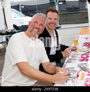 Die Jungs von Neon beim Open Air Schlager Olymp 2024 auf dem Berliner Festplatz. *** I ragazzi di Neon all'Open Air Schlager Olymp 2024 sulla fiera di Berlino Foto Stock