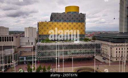 Library of Birmingham at Centenary Square nel centro di Birmingham vista aerea dall'alto - BIRMINGHAM, REGNO UNITO - 22 MAGGIO 2024 Foto Stock