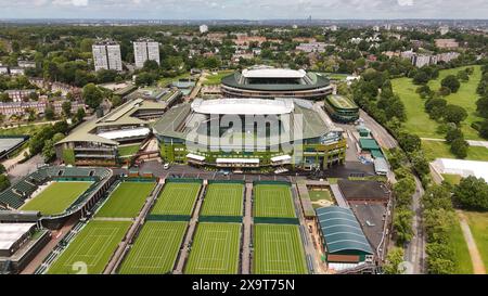 Wimbledon Centre Court - volo sui famosi campi da tennis - LONDRA, REGNO UNITO - 27 MAGGIO 2024 Foto Stock