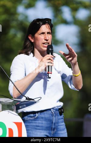 Milano, Italia. 1 giugno 2024. Milano, chiusura della campagna elettorale del Partito Democratico per le elezioni europee del 2024 all'Arco della Pace. Nella foto: Elly Schlein Credit: Independent Photo Agency/Alamy Live News Foto Stock