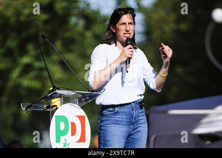 Milano, Italia. 1 giugno 2024. Milano, chiusura della campagna elettorale del Partito Democratico per le elezioni europee del 2024 all'Arco della Pace. Nella foto: Elly Schlein Credit: Independent Photo Agency/Alamy Live News Foto Stock