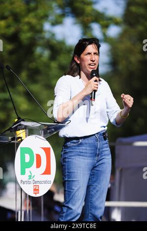 Milano, Italia. 1 giugno 2024. Milano, chiusura della campagna elettorale del Partito Democratico per le elezioni europee del 2024 all'Arco della Pace. Nella foto: Elly Schlein Credit: Independent Photo Agency/Alamy Live News Foto Stock