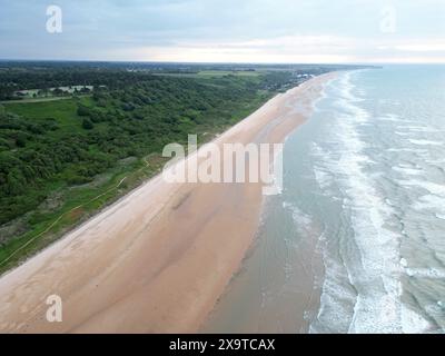 Normandy American Cemetery con vista sulla spiaggia di Omaha e sul canale della Manica vicino a St. Laurent-sur-Mer, Francia Foto Stock
