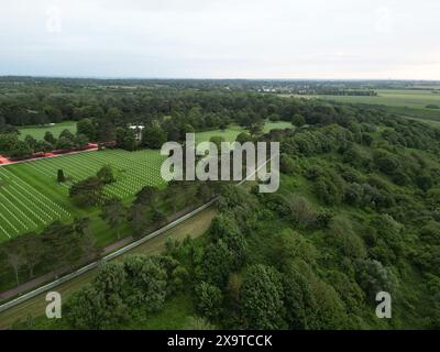 Normandy American Cemetery con vista sulla spiaggia di Omaha e sul canale della Manica vicino a St. Laurent-sur-Mer, Francia Foto Stock