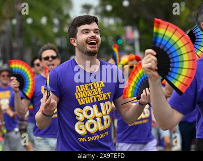 West Hollywood, Stati Uniti. 2 giugno 2024. I partecipanti marciano e cantano alla WeHo Pride Parade annuale sul Santa Monica Boulevard durante le festività che iniziano il Pride Month a West Hollywood, California, domenica 2 giugno 2024. Foto di Chris Chew/UPI credito: UPI/Alamy Live News Foto Stock