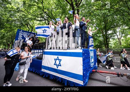 New York, Stati Uniti. 2 giugno 2024. Un galleggiante alla Festa d'Israele sulla Quinta Parata sulla Fifth Avenue a New York. Credito: SOPA Images Limited/Alamy Live News Foto Stock