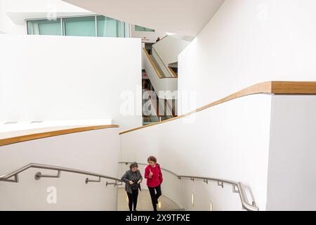 Miami Beach, Florida, centro New World Symphony NWS Center, design dell'architetto Frank Gehry, interni interni, donna donna donna donna, adulti, res Foto Stock