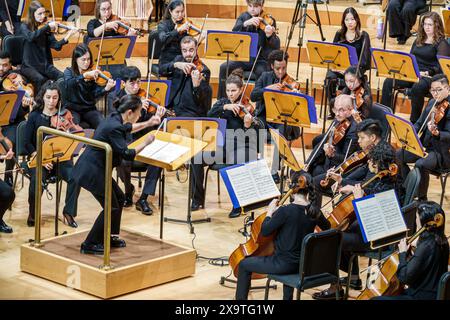 Miami Beach, Florida, centro New World Symphony NWS Center, architetto Frank Gehry, interni interni interni, direzione del concerto di Molly Turner Rave Foto Stock
