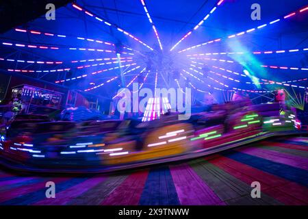 Percorsi leggeri spinning alla fiera della contea di Los Angeles - 23 maggio 2024 - Los Angeles, California - Stati Uniti Foto Stock