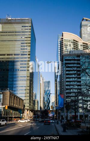 Tramonto nel centro di Toronto. La parte di intrattenimento della città include musei, uno stadio, una torre di osservazione e caffetterie. 04/02/2024 Toronto, Foto Stock