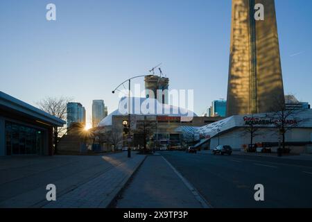 Tramonto nel centro di Toronto. La parte di intrattenimento della città include musei, uno stadio, una torre di osservazione e caffetterie. 04/02/2024 Toronto, Foto Stock