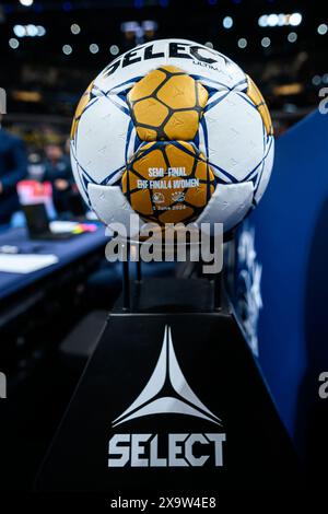 Budapest, Ungheria. 1 giugno 2024. Budapest, Ungheria: Handball EHF CL finale 4 - semifinale - Metz Handball - SG BBM Bietigheim Match Ball Semifinale con marchio Credit: Marco Wolf/dpa/Alamy Live News Foto Stock