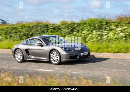 2023 Grey Porsche Cayman 1988 cc 6 marce manuale in viaggio per Hoghton Tower Supercar Showtime; giugno 2024 Foto Stock