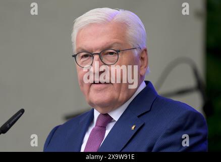 Bundespraesident Frank-Walter STEINMEIER haelt eine Rede beim Fest zum 75. Geburtstag des Grundgesetzes in der Villa Hammerschmidt a Bonn , 25.05.2024 Frank-Walter STEINMEIER , Presidente della Germania , 25.05.2024 *** il Presidente tedesco Frank Walter STEINMEIER tiene un discorso in occasione della celebrazione del 75° anniversario della legge fondamentale presso la Villa Hammerschmidt di Bonn , 25 05 2024 Frank Walter STEINMEIER , Presidente della Germania , 25 05 2024 Foto Stock