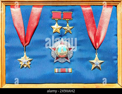 Ordine della Vittoria, stelle d'oro dell'eroe dell'Unione Sovietica e del lavoro socialista. Neck star di mashal e generale dell'esercito. Premi sovietici Foto Stock
